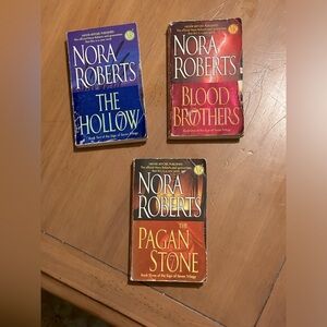 Nora Roberts •Blood Brothers •The Hollow •Pagan Stone #Sign of Seven Trilogy 📚